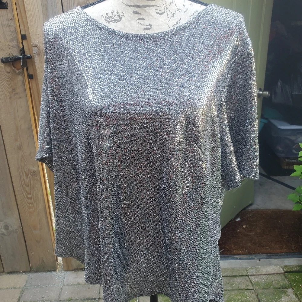 Connected Apparel Women's Silver Sequin Sparkly Top Size 3X - Picture 1 of 6